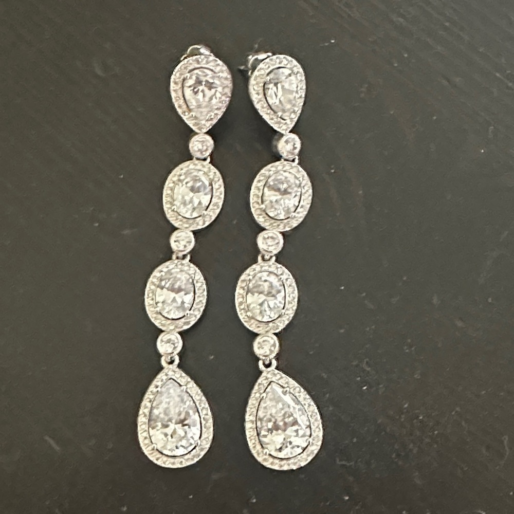 Nadir drop earrings